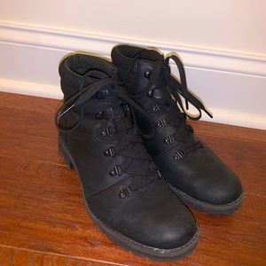 Timberland Women’s Boots Size 7.5.- Black